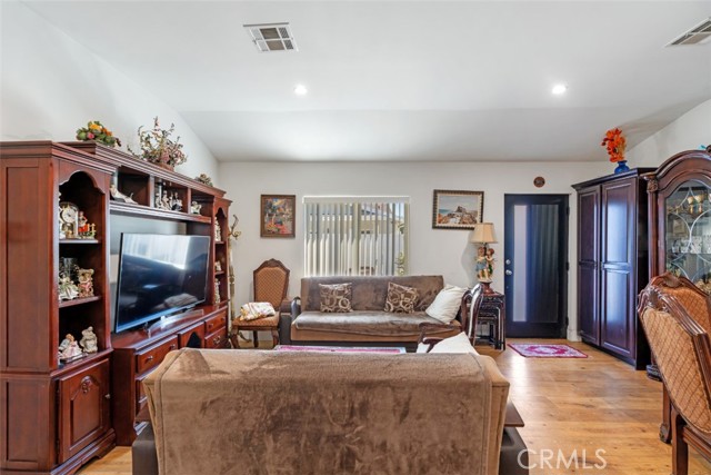 Detail Gallery Image 45 of 54 For 6015 Laurelgrove, North Hollywood,  CA 91606 - 5 Beds | 5 Baths