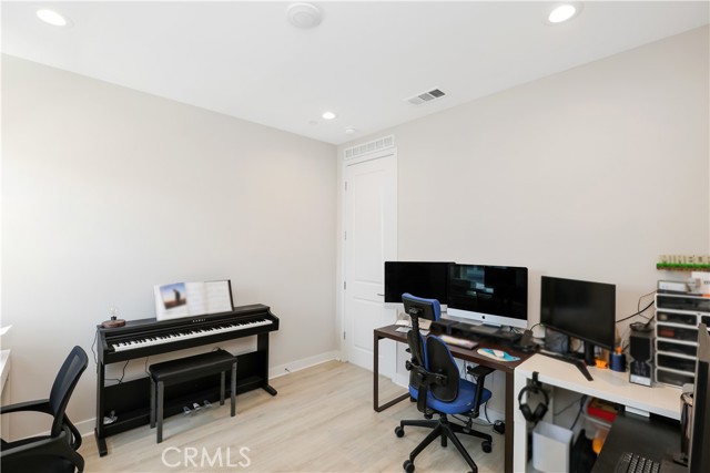 230 Holliston, Lake Forest CA: https://media.crmls.org/medias/6947bd40-6eda-431e-b0f4-f8387d14d742.jpg