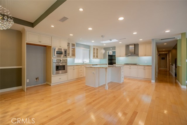 9530 Wheatland Avenue, Shadow Hills CA: https://media.crmls.org/medias/6947d09b-2fa2-4636-b97c-6e0562f6c5a2.jpg
