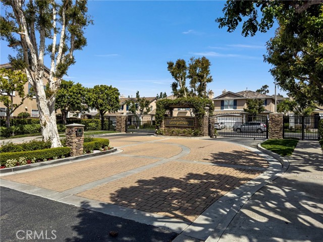 Detail Gallery Image 1 of 27 For 64 Montrose, Irvine,  CA 92620 - 4 Beds | 2/1 Baths