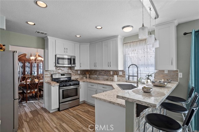 Detail Gallery Image 9 of 30 For 12650 Cobalt, Victorville,  CA 92392 - 3 Beds | 2/1 Baths