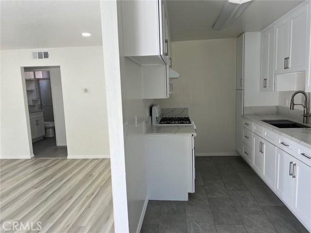7039 Remmet Avenue, Canoga Park CA: https://media.crmls.org/medias/694a6177-8424-4a3d-81c6-b91095d56bdf.jpg