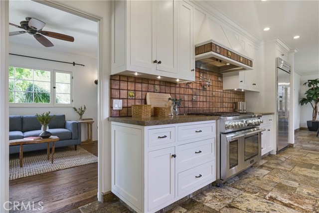 Detail Gallery Image 22 of 63 For 516 E Stocker St, Glendale,  CA 91207 - 4 Beds | 3 Baths