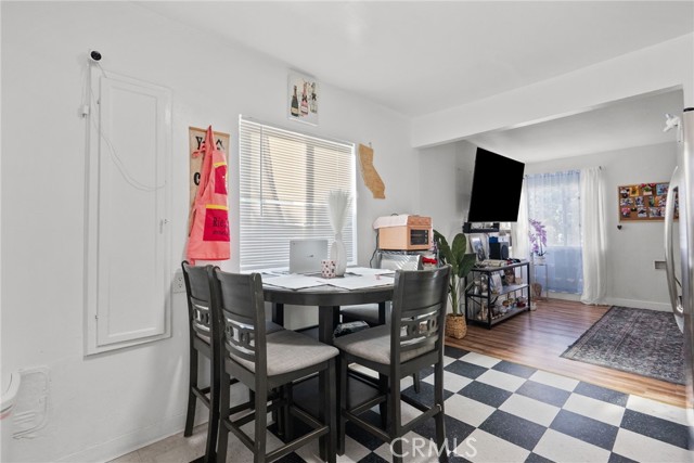 Detail Gallery Image 9 of 23 For 11816 Victory Bld, North Hollywood,  CA 91606 - 4 Beds | 2 Baths