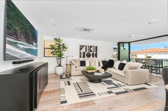1034 W Balboa Boulevard, Newport Beach CA: https://media.crmls.org/medias/694eae66-8dee-4a29-89b8-8161fa0bd99c.jpg