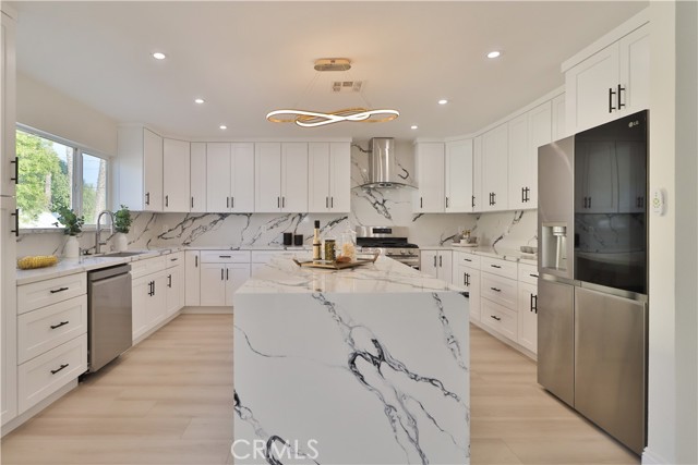 22131 1/2 Victory, Canoga Park CA: https://media.crmls.org/medias/694f02e2-dba6-4ebe-b350-f1d83498e103.jpg