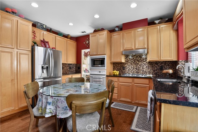 Detail Gallery Image 22 of 58 For 2621 Fallen Leaf Ct, Simi Valley,  CA 93063 - 4 Beds | 3 Baths