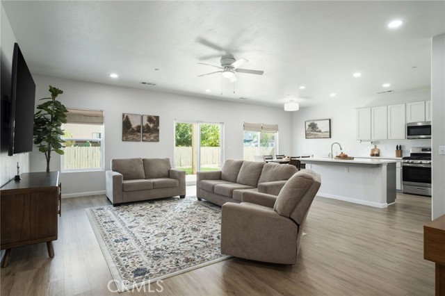 Detail Gallery Image 5 of 31 For 775 775 Kimball Ln, Hanford,  CA 93230 - 3 Beds | 5 Baths