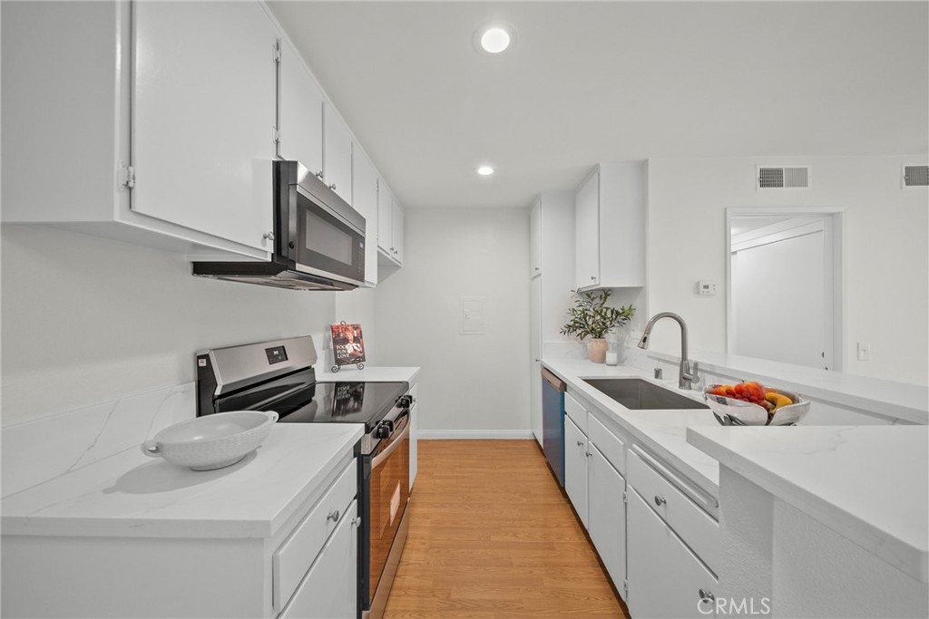 23515 Lyons #253