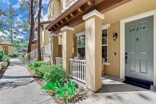 Detail Gallery Image 1 of 47 For 28210 Canterbury Ct, Valencia,  CA 91354 - 2 Beds | 2/1 Baths