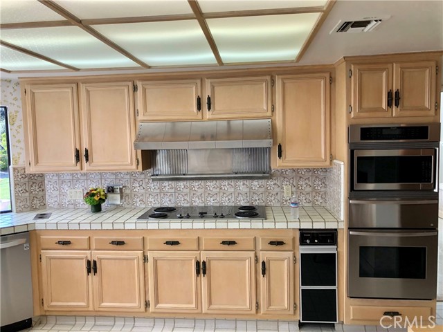 Kitchen rang and hood