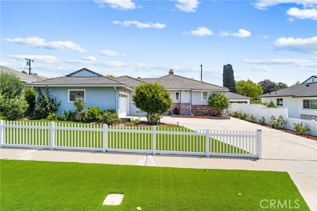 Detail Gallery Image 3 of 39 For 1106 Hollydale Dr, Fullerton,  CA 92831 - 4 Beds | 2 Baths