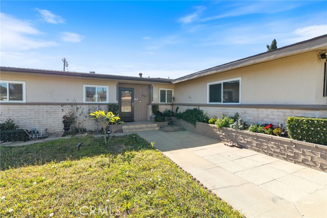 17349 Barbee Street, Fontana, California 92336, 3 Bedrooms Bedrooms, ,2 BathroomsBathrooms,Single Family Residence,For Sale,Barbee,CV25004150