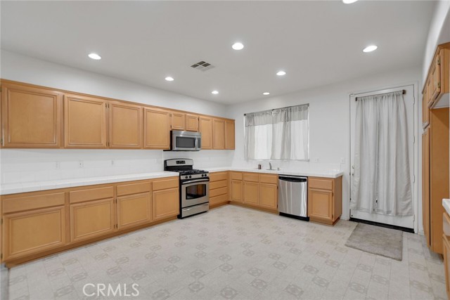 Detail Gallery Image 13 of 30 For 1279 Cedar Hollow, Beaumont,  CA 92223 - 3 Beds | 3 Baths