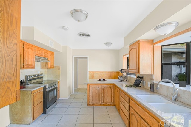 Detail Gallery Image 5 of 20 For 44438 Lowtree Ave, Lancaster,  CA 93534 - 3 Beds | 2 Baths