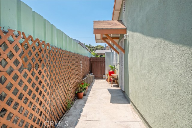 1203 E 33rd Street, Los Angeles CA: https://media.crmls.org/medias/6951db36-65a3-49d9-9a49-76bdd792d515.jpg