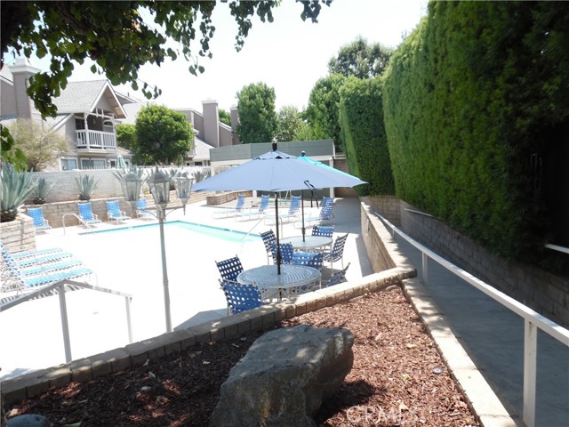 Detail Gallery Image 4 of 28 For 1806 Rory Ln #9,  Simi Valley,  CA 93063 - 2 Beds | 2/1 Baths