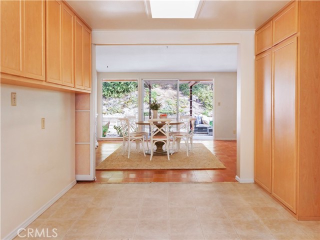 Kitchen, Dining area, backyard