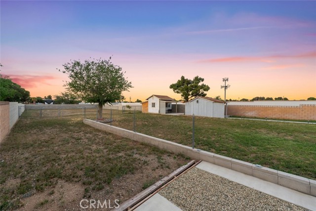 5111 W Avenue M2, Lancaster CA: https://media.crmls.org/medias/6952da68-b9c2-4539-bf7c-db59cd7956a2.jpg