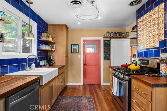 466 E 2nd Avenue, Chico CA: https://media.crmls.org/medias/69531f82-c9fc-4532-8ba7-ce0579b918a8.jpg