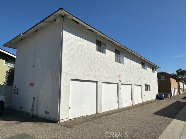 Detail Gallery Image 2 of 30 For 17061 Grove Cir a,  Huntington Beach,  CA 92647 - 3 Beds | 2 Baths