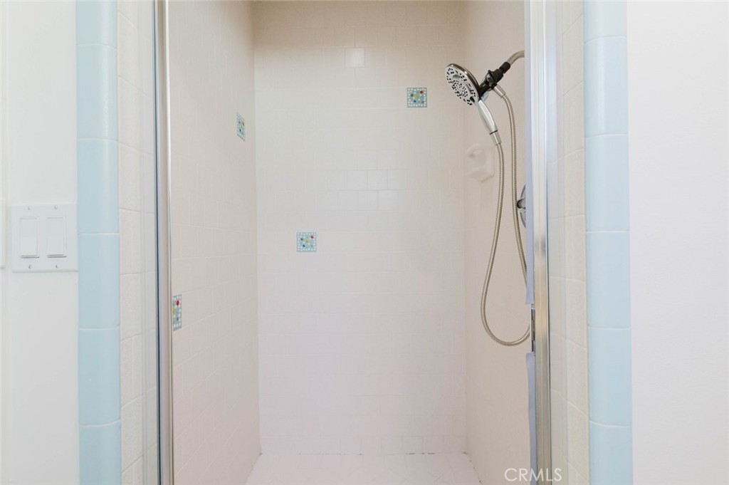 https://media.crmls.org/medias/69539b62-5930-484c-969d-55efac838dda.jpg?preset=X-Large