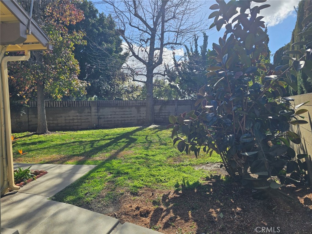 https://media.crmls.org/medias/6953b50d-cbaa-4446-98ae-e975532e206e.jpg?preset=X-Large