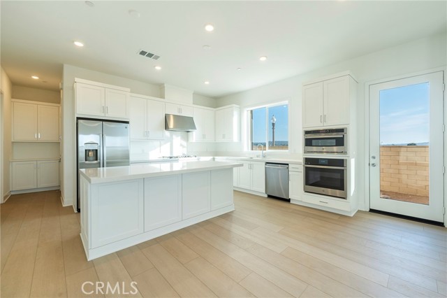 Detail Gallery Image 10 of 43 For 253 Westdale, Irvine,  CA 92618 - 4 Beds | 2/1 Baths