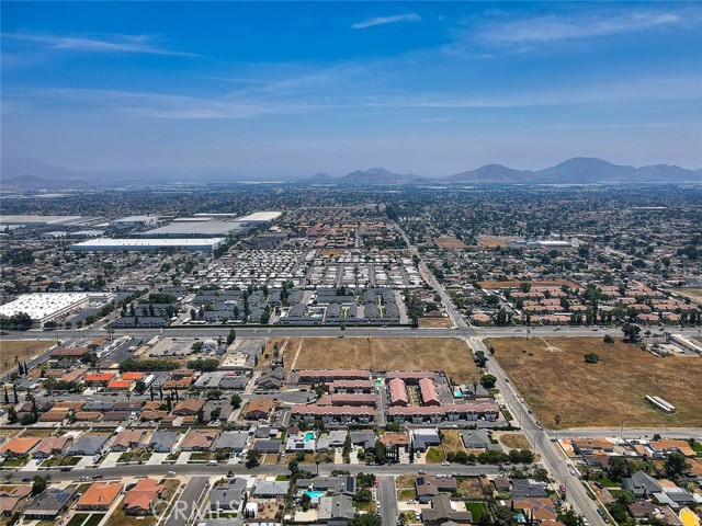 645 N Maple Avenue, Fontana CA: https://media.crmls.org/medias/69541615-e5af-4ce3-b627-0624efcde05d.jpg