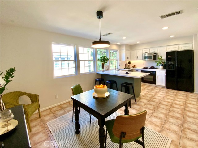 Detail Gallery Image 6 of 22 For 24024 Bridgeport Ln #25,  Valencia,  CA 91355 - 3 Beds | 2/1 Baths
