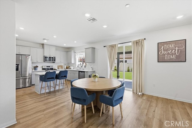 Detail Gallery Image 8 of 43 For 29168 Cahill Ct, Winchester,  CA 92596 - 5 Beds | 2/1 Baths