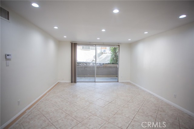 Detail Gallery Image 14 of 52 For 15248 Dickens St #105,  Sherman Oaks,  CA 91403 - 2 Beds | 2 Baths