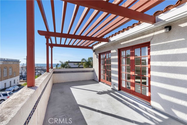 Detail Gallery Image 1 of 25 For 207 16th St, Hermosa Beach,  CA 90254 - 2 Beds | 2 Baths