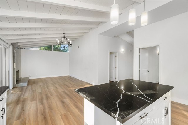 Detail Gallery Image 4 of 31 For 8341 Delco Ave, Winnetka,  CA 91306 - 5 Beds | 4 Baths