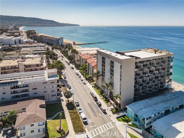 531 Esplanade, Redondo Beach, California 90277, 2 Bedrooms Bedrooms, ,Residential,Sold,Esplanade,SB23202672