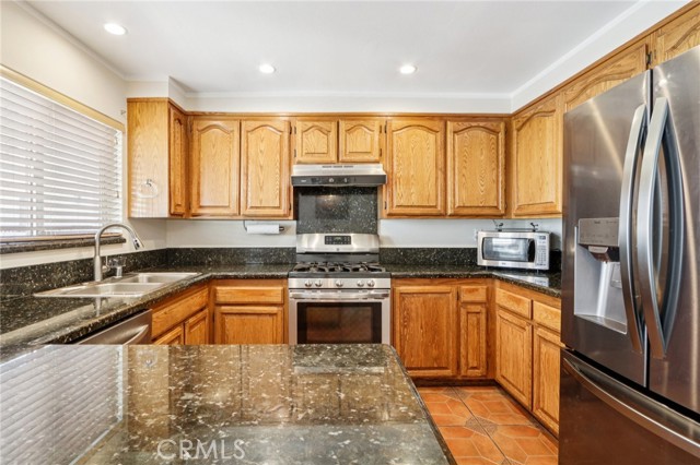 Detail Gallery Image 8 of 37 For 12390 Chandler Bld #J,  Valley Village,  CA 91607 - 3 Beds | 2/1 Baths