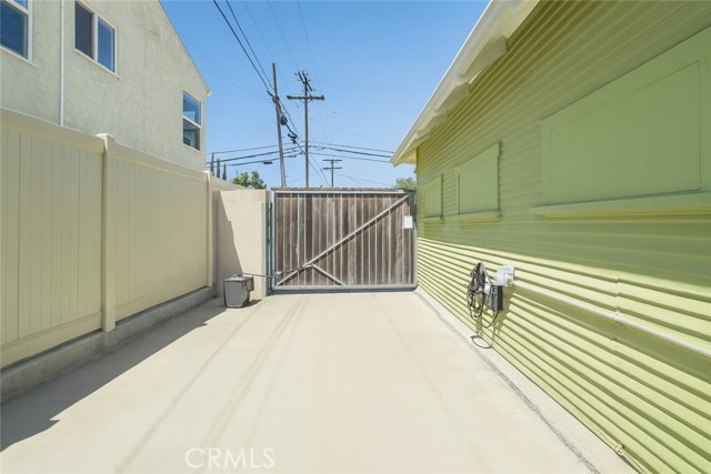 Detail Gallery Image 38 of 63 For 4562 Lomita, Los Angeles,  CA 90019 - 3 Beds | 2 Baths