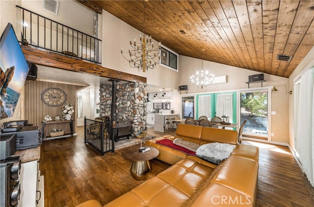 Detail Gallery Image 6 of 53 For 37751 Foxfield Rd, Angelus Oaks,  CA 92305 - 2 Beds | 2 Baths