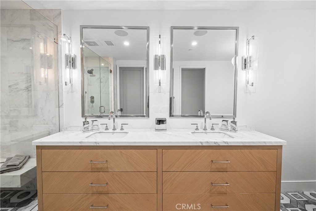 https://media.crmls.org/medias/695a2a4c-a58b-4c51-99dd-b66d0b70e709.jpg?preset=X-Large