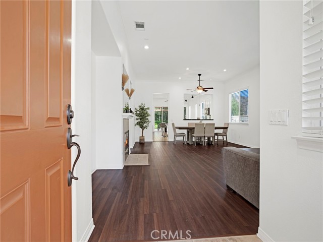 Detail Gallery Image 6 of 42 For 21103 Cross Creek Dr, Saugus,  CA 91350 - 3 Beds | 3 Baths