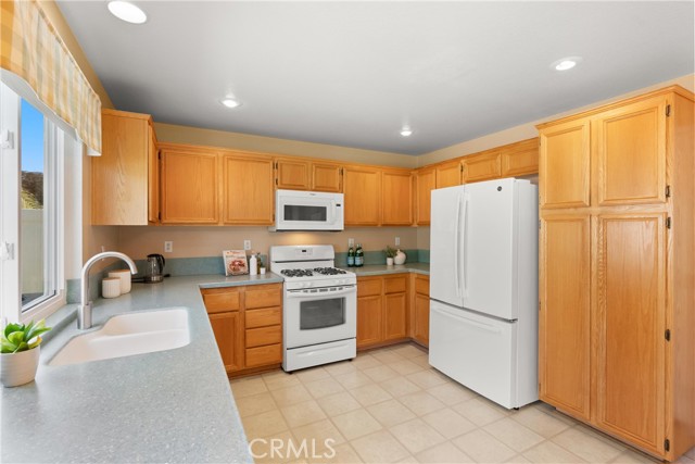 8 Chatri Circle, Lake Forest CA: https://media.crmls.org/medias/695ab0cf-9b05-4a6a-b916-a5661c924655.jpg