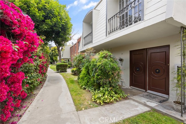 Detail Gallery Image 1 of 39 For 1800 W Gramercy Ave #17,  Anaheim,  CA 92801 - 4 Beds | 2/1 Baths