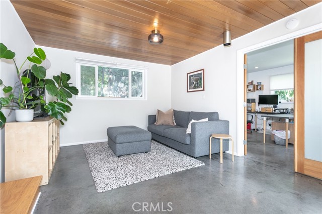 Detail Gallery Image 11 of 30 For 301 S Sunset Canyon Dr, Burbank,  CA 91501 - 3 Beds | 1/1 Baths