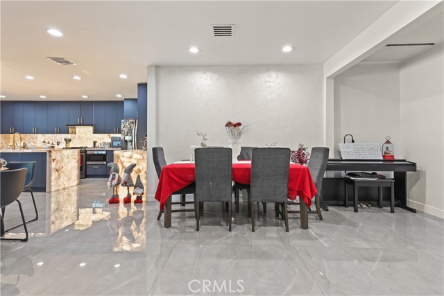 Detail Gallery Image 15 of 40 For 2240 N Parish, Burbank,  CA 91504 - 4 Beds | 2 Baths