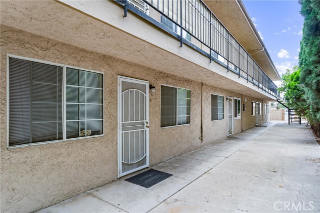 935 W Bishop Street, Santa Ana CA: https://media.crmls.org/medias/695d9640-8d20-4ee3-ac00-0bed18e11777.jpg