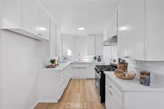 Detail Gallery Image 16 of 45 For 2100 W Valencia Dr, Fullerton,  CA 92833 - 3 Beds | 1 Baths