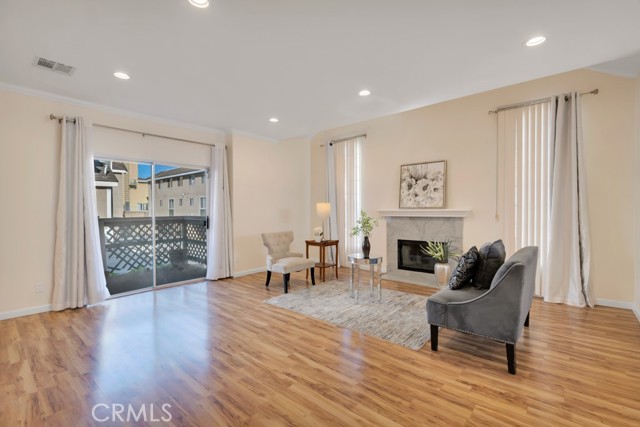 Detail Gallery Image 4 of 37 For 8958 Burnet Ave #E6,  North Hills,  CA 91343 - 3 Beds | 2/1 Baths