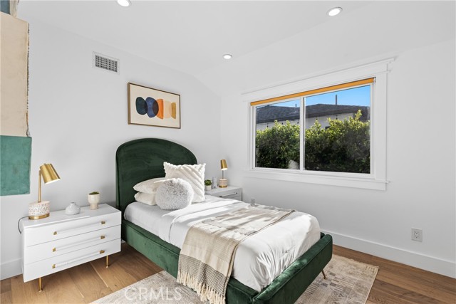 Detail Gallery Image 23 of 32 For 12947 La Maida St, Sherman Oaks,  CA 91423 - 4 Beds | 3 Baths