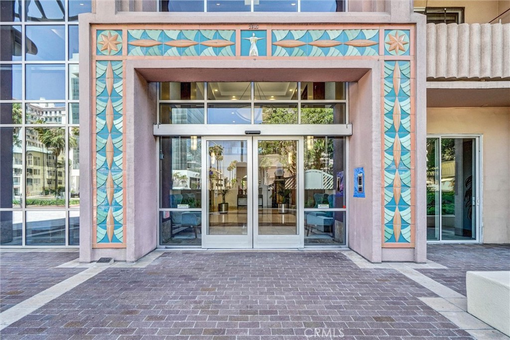 https://media.crmls.org/medias/695ed1cd-085a-4a41-9d81-526254b057b7.jpg?preset=X-Large