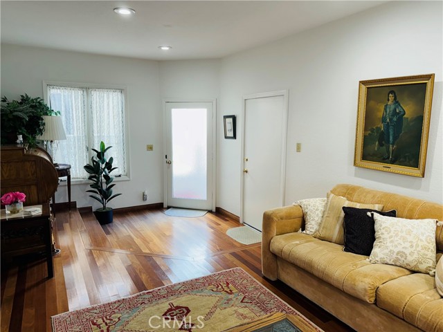 87 Rivo Alto Canal, Long Beach CA: https://media.crmls.org/medias/695f3935-e849-4ad1-8f22-352b3d4e67ef.jpg